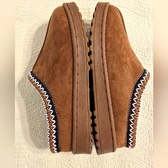 NWOT White Mountain Ladies Slip On  Slippers With Faux Fur Interior - Picture 4 of 5